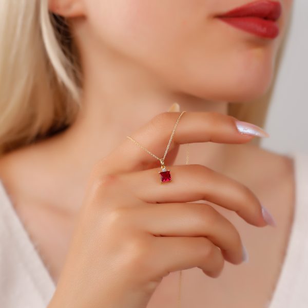 Gümüş Birthstone Kolye /Kare Taşlı -Temmuz-Ruby