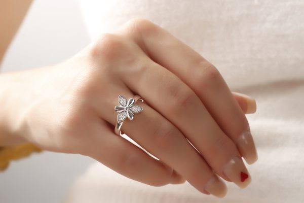 Silver Woman   Ring With Stone